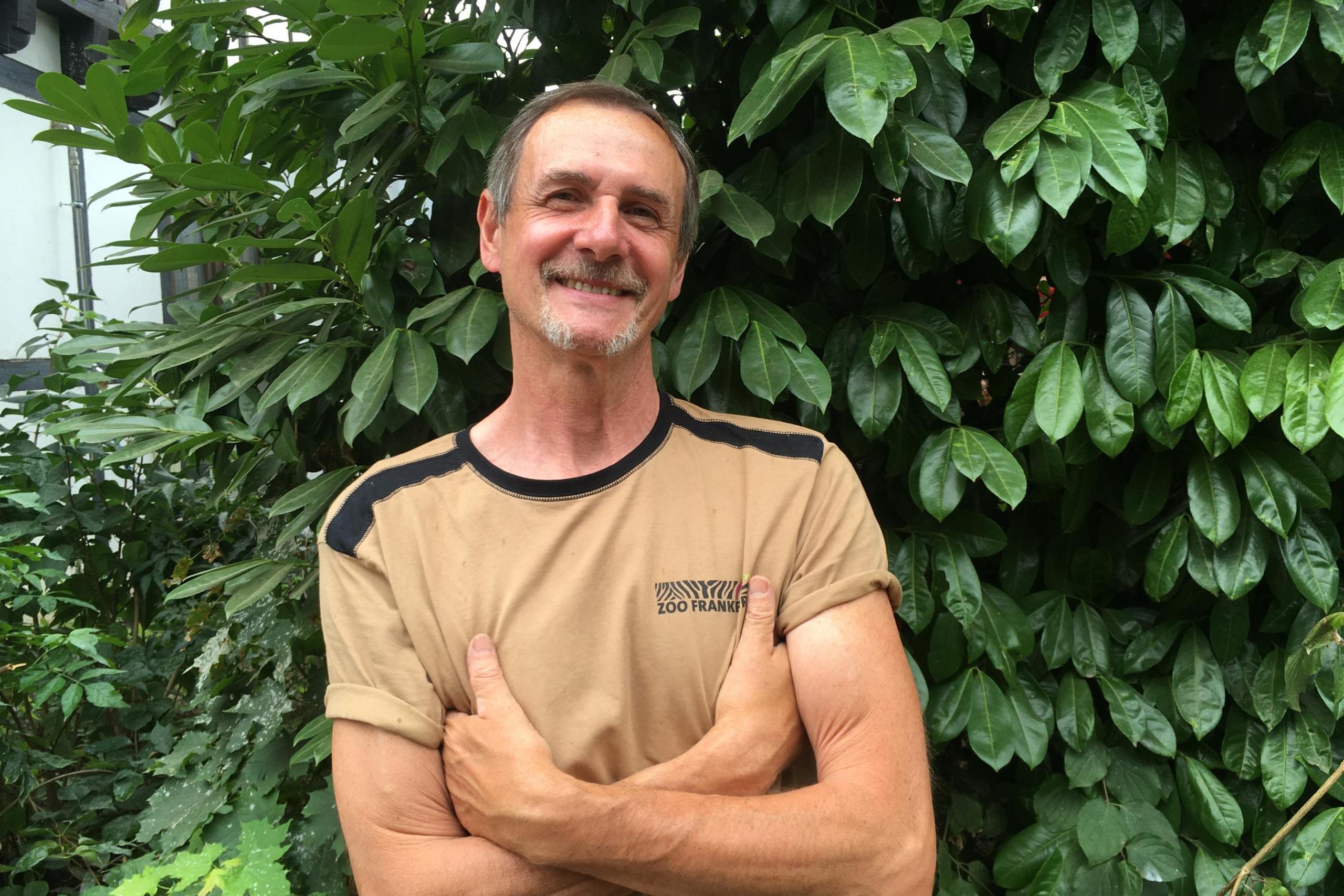 Auch Willfried "Willi" Altmann arbeitet in der Afrikasavanne. Und das schon seit 47 Jahren. Er arbeitet gerne im Kiwizentrum, indem neben den Kiwis auch die Baumkängurus leben.