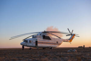 Der Transport der Kulane über schlechte Straßen dauert sehr lange. Bisher wurde daher ein Hubschrauber für die Umsiedlung genutzt: Die Mil Mi-26, der schwerste, stärkste und größte in Serie gebaute Hubschrauber der Welt.