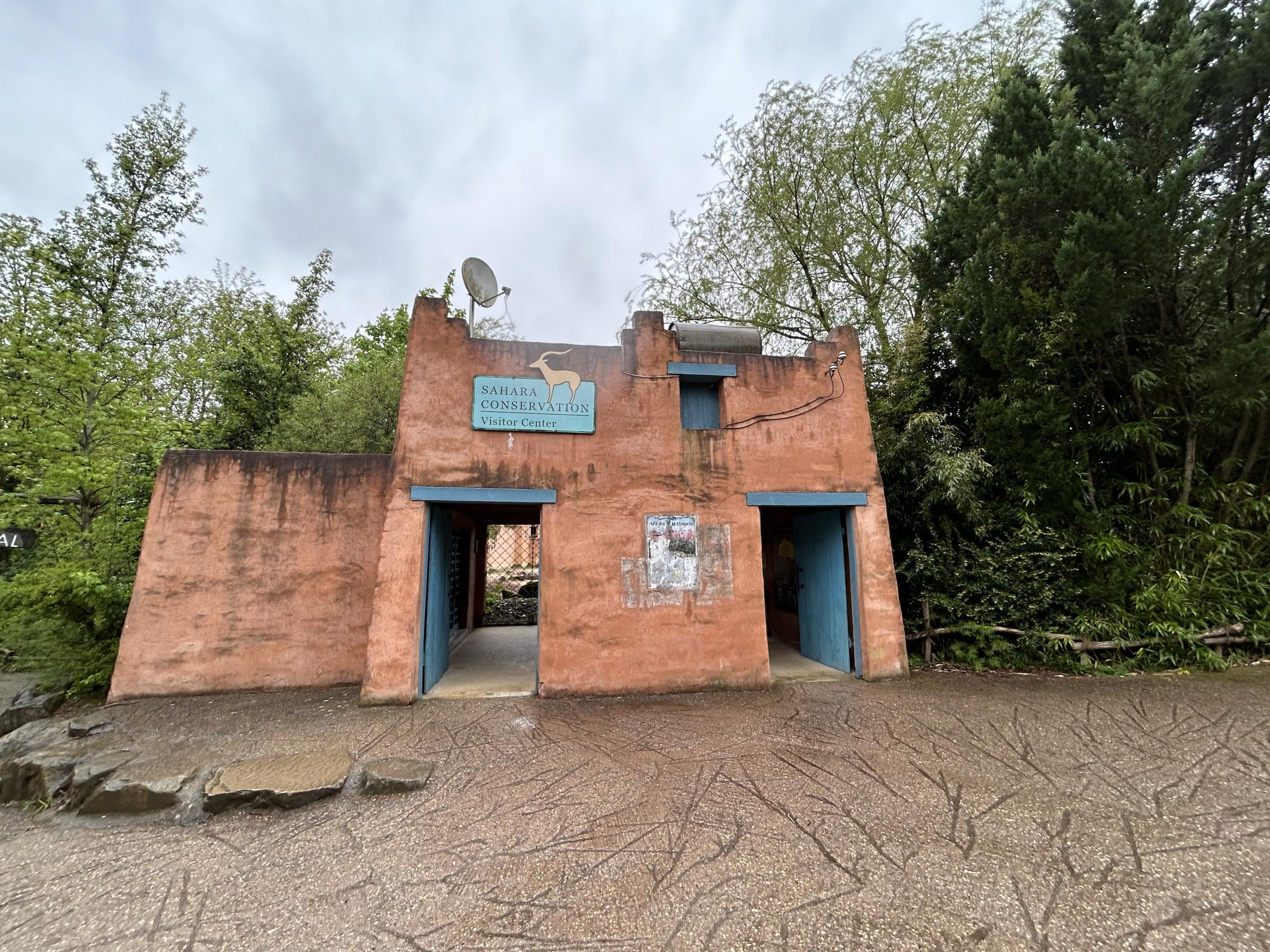 Der Wiederansiedlung von Addax hat der Erlebnis-Zoo Hannover ein eigenes Ausstellungsgebäude gewidmet. 