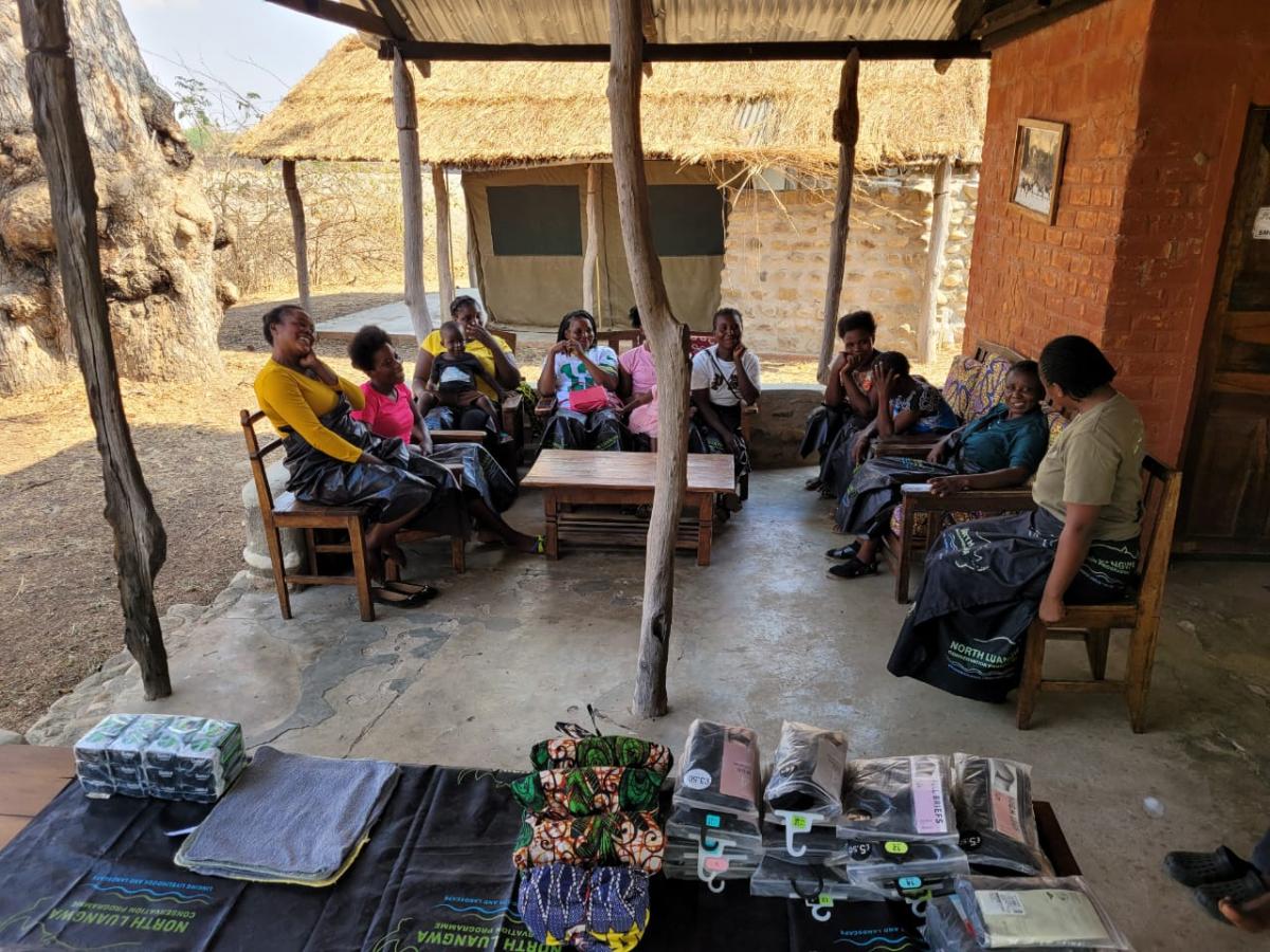 Women of the Tigwilizane group in Mukungule, Zambia gathered together in support and solidarity. Photo by Evelyn Chalwe – CCO