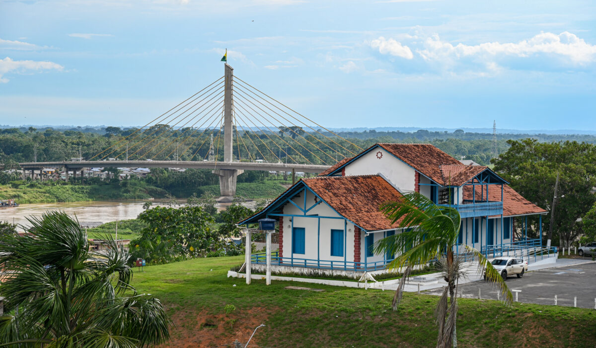 Images of the town of Cruzeiro do Sul in Acre, nearest bigger town to Serra do Divisor National Park and base of ICMBio and FZSB